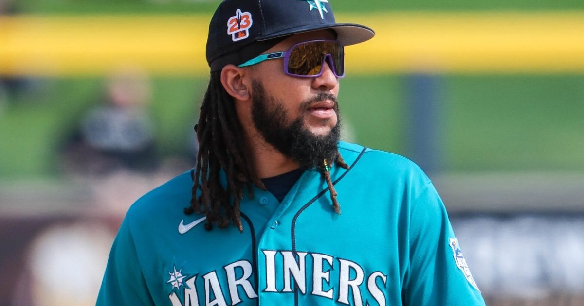 Mariners' J.P. Crawford expected to be ready for opening day after fouling  ball off foot in practice