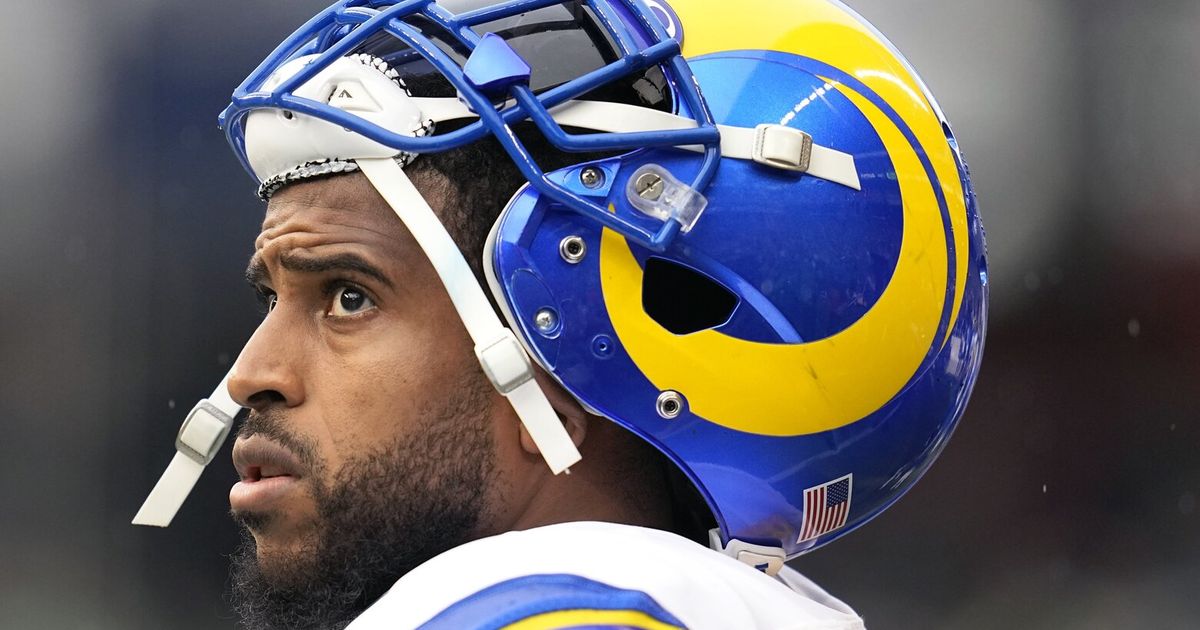 Los Angeles Rams linebacker Bobby Wagner (45) warms up before playing  against the Seattle Seahawks in