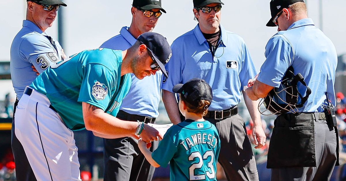 Mariners, Make-a-Wish run around bases brings joy to hearts, tears