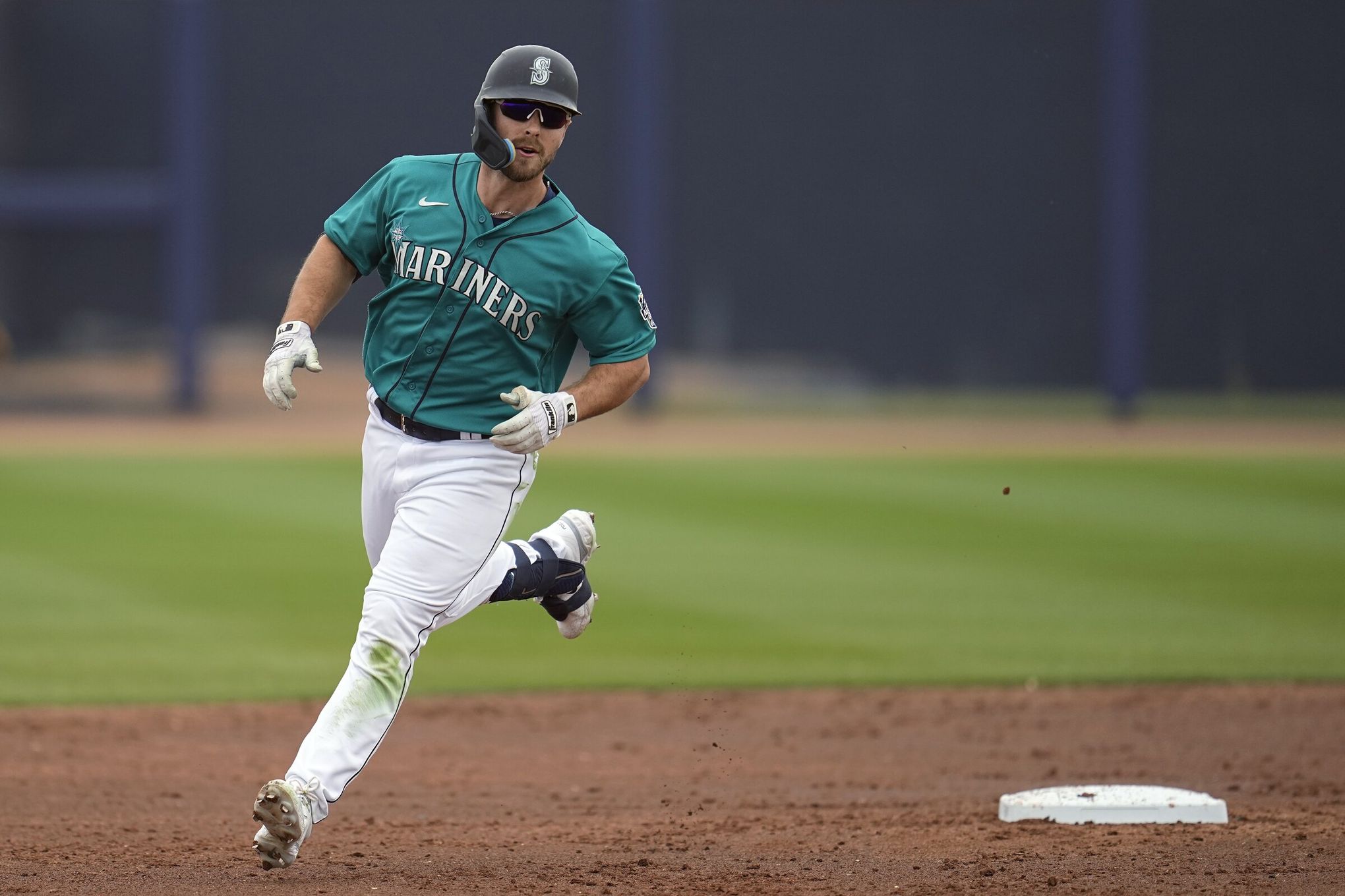 With a few more moves, Mariners closing in on final roster