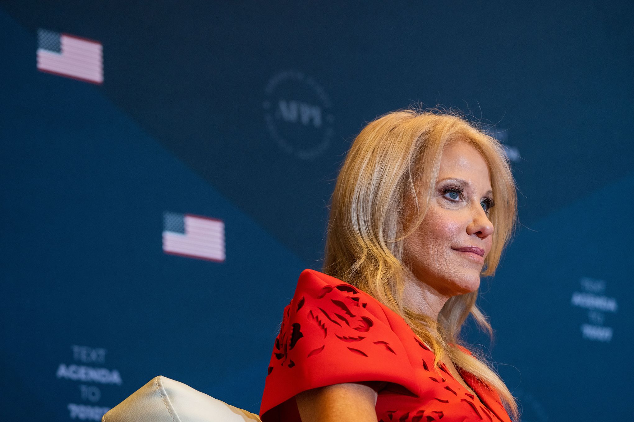 2040px x 1360px - Kellyanne Conway meets with prosecutors as Trump inquiry escalates | The  Seattle Times