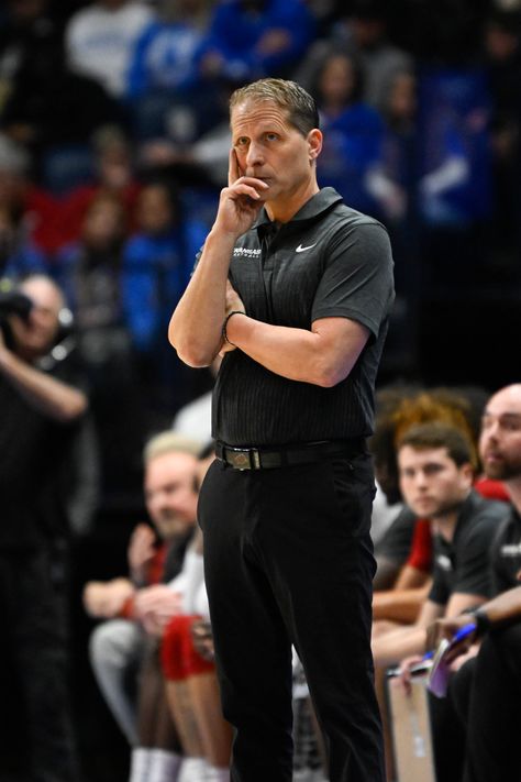 Photo of Arkansas coach Musselman upset in SEC loss to No. 18 Aggies