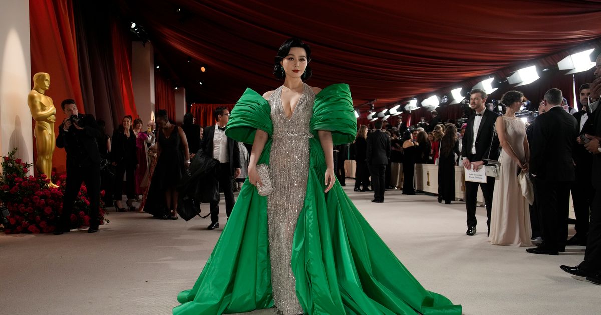 Oscars fashion: Fan Bingbing, Angela Bassett regal in 2 ways | The ...