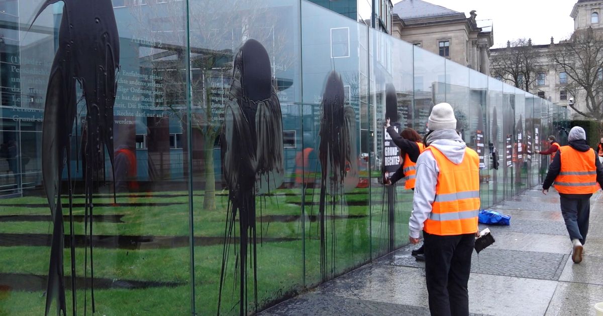 Climate activists target art work near German parliament