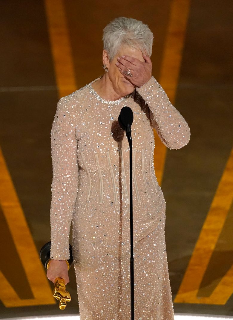 Jamie Lee Curtis wins Oscar for best supporting actress | The Seattle Times