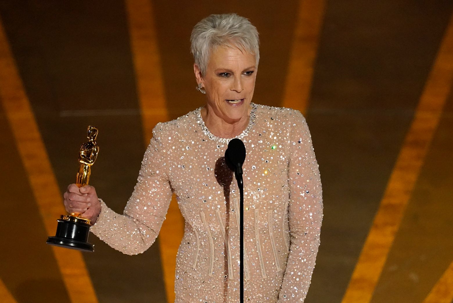 Jamie Lee Curtis wins Oscar for best supporting actress | The Seattle Times