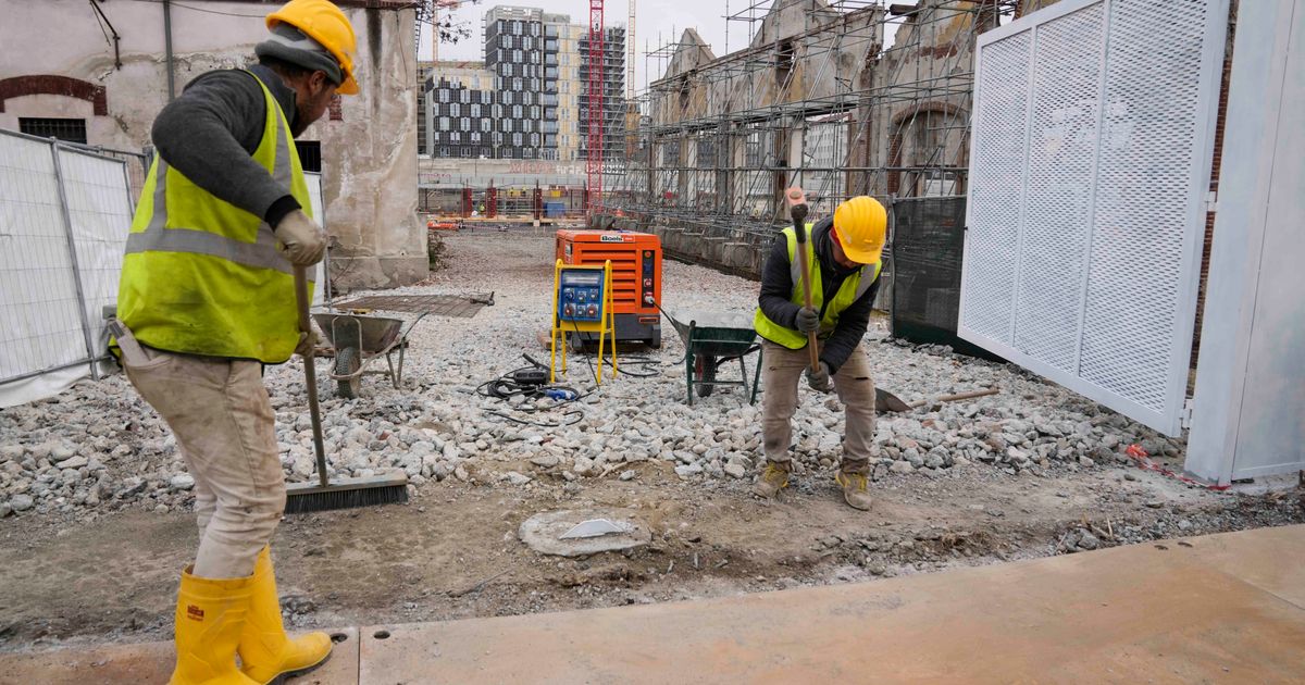 Crisp Milan Olympics Offers Volunteers Cheap Tickets As Opening Ceremony Sales Flop View Art