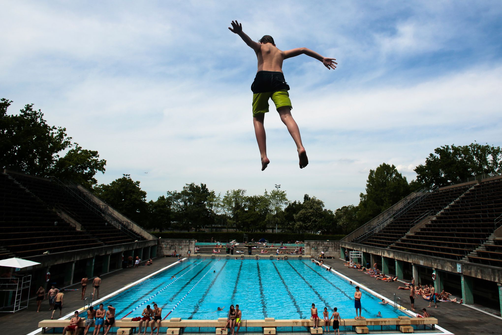 Berlin to let everyone go topless at public swimming pools | The Seattle  Times