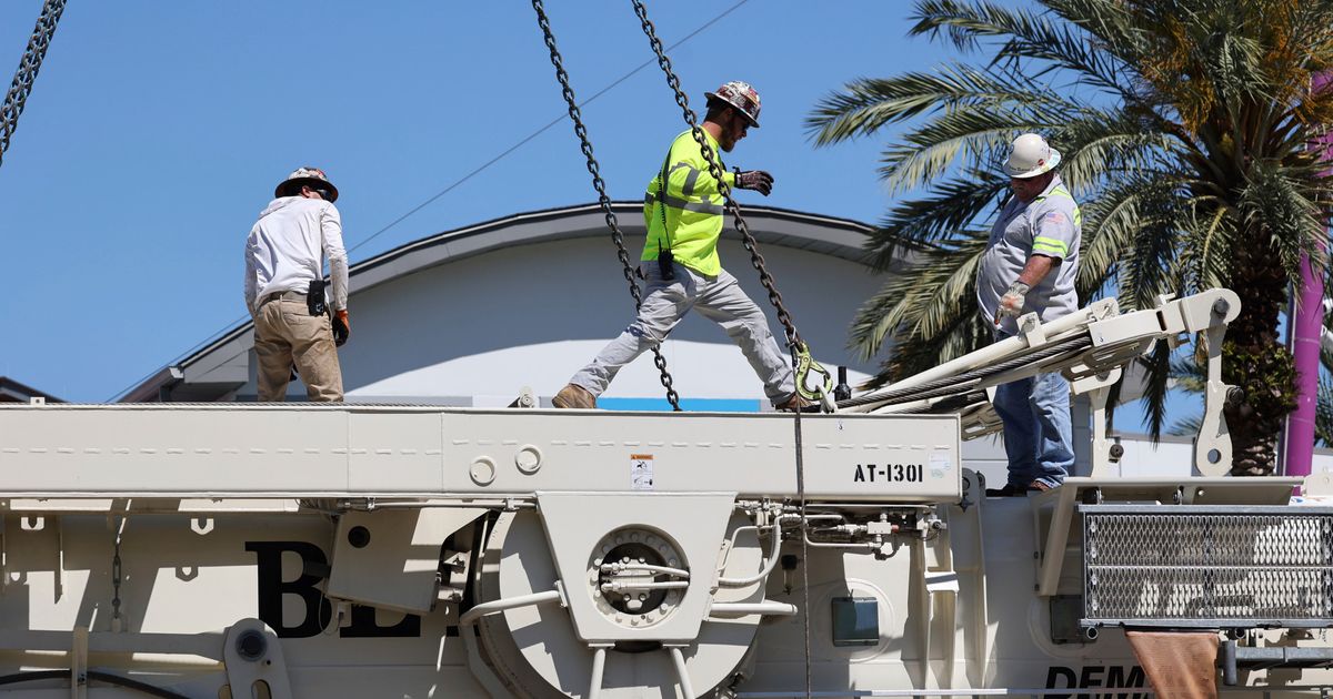 Workers dismantle Florida ride where teen fell to death | The Seattle Times