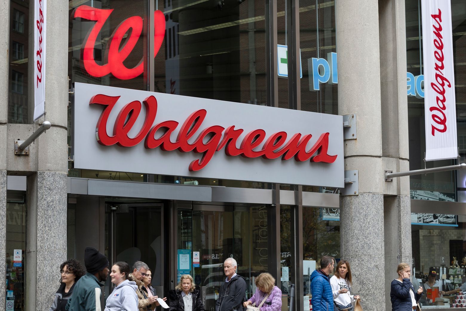 Walgreens profit slides as COVID-19 vaccinations fade in Q2 | The Seattle  Times