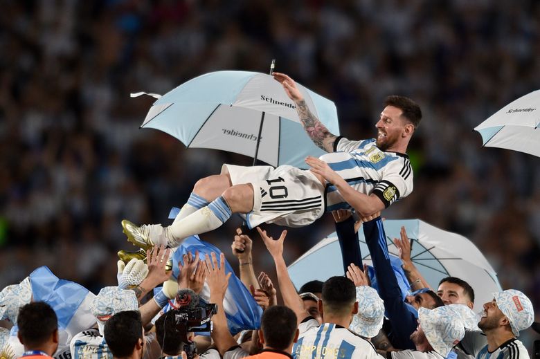 Argentina's Messi annoyed by miss despite World Cup group win - ESPN