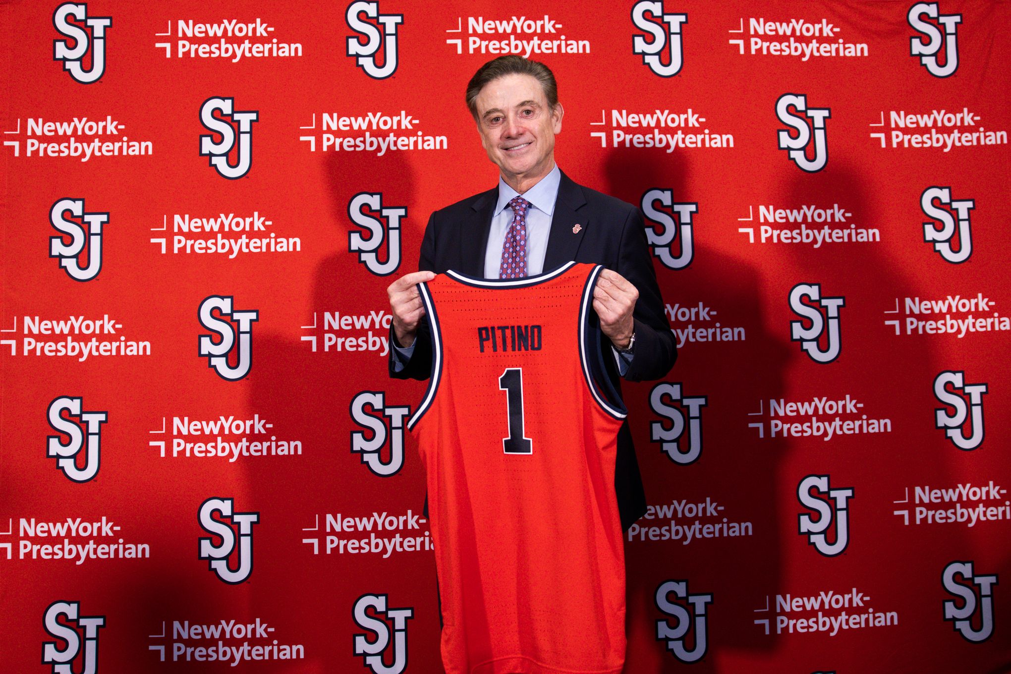Rick Pitino, in NY state of mind at St John's, throws out first pitch  before Subway Series – KGET 17