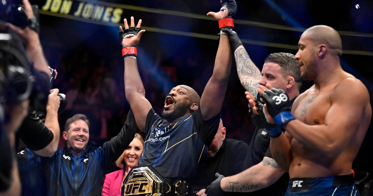 Jon Jones returns to win UFC heavyweight title in 1st round The
