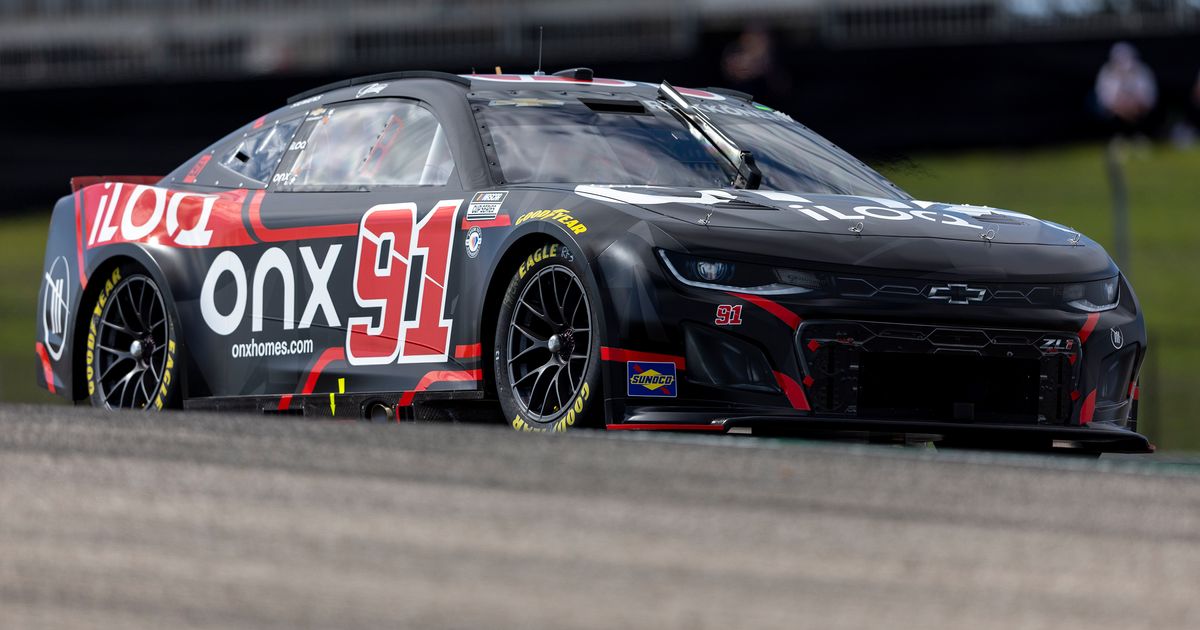 Former F1 champs Raikkonen and Button race NASCAR at COTA