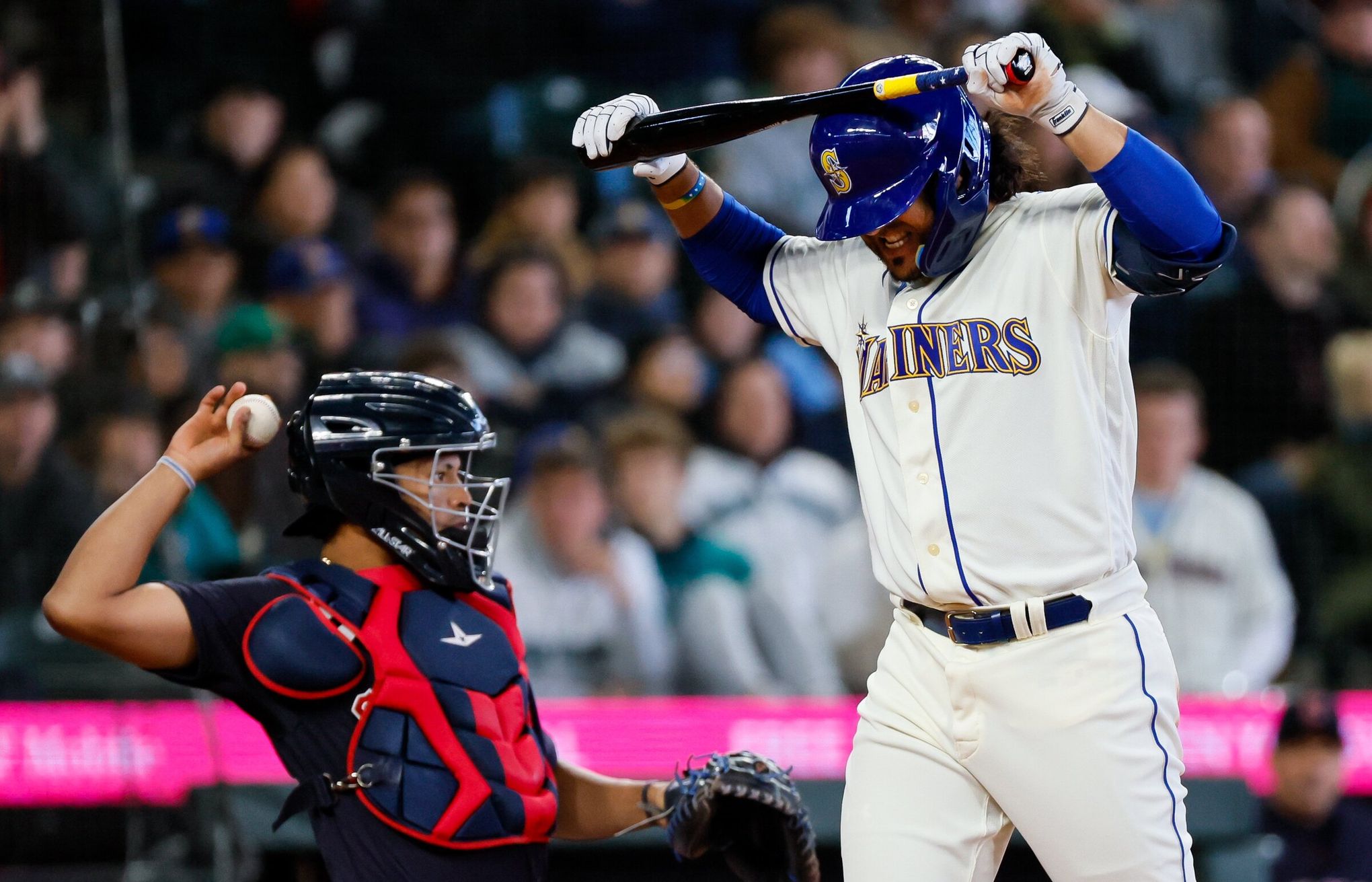 Mariners' season-opening series ends with third consecutive defeat