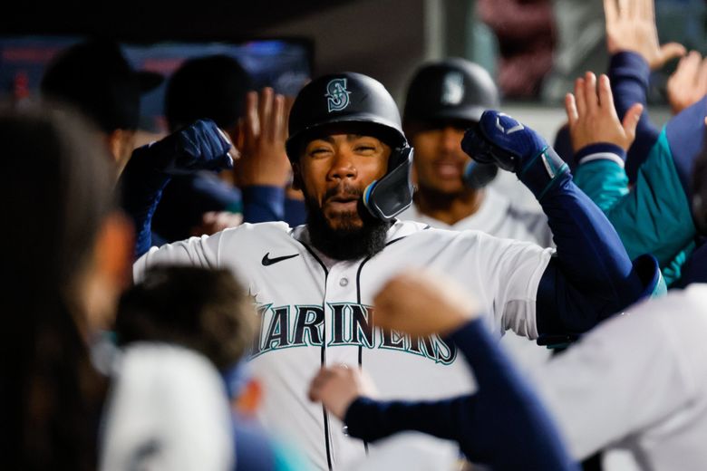 PHILADELPHIA, PA - APRIL 25: Seattle Mariners Outfield Teoscar Hernandez  (35) wears the Vader Swelmet and home run trident after hitting a home run  during the game between the Seattle Mariners and