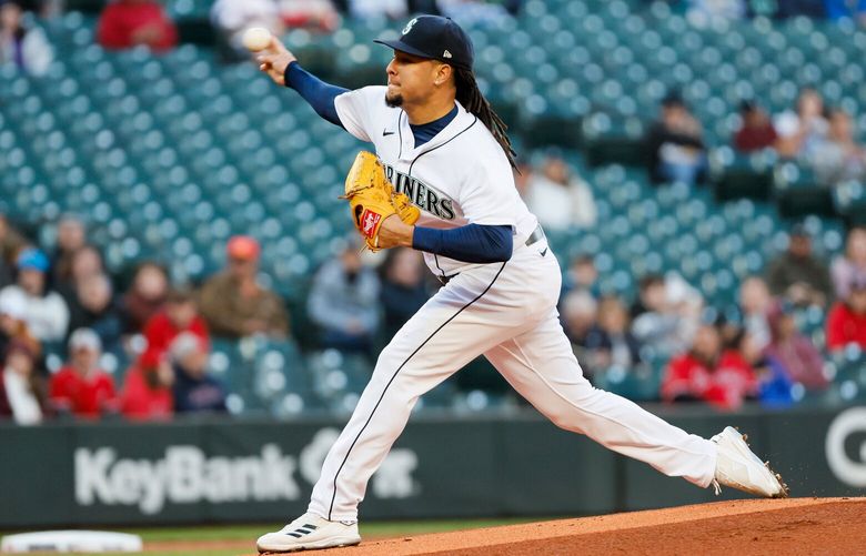 Seattle Mariners starting pitcher Luis Castillo throws out a pitch during the first inning. 223391
