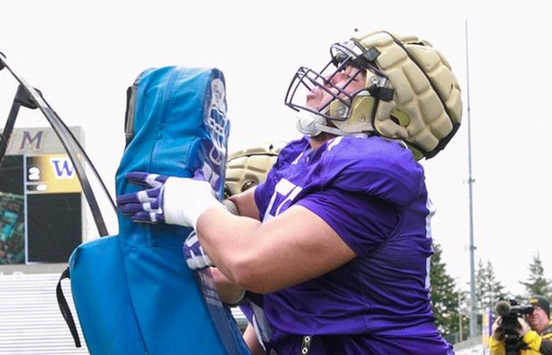 Offensive Lineman Troy Fautanu (55) practices at Husky Stadium Wednesday, April 5, 2023. 
 223461