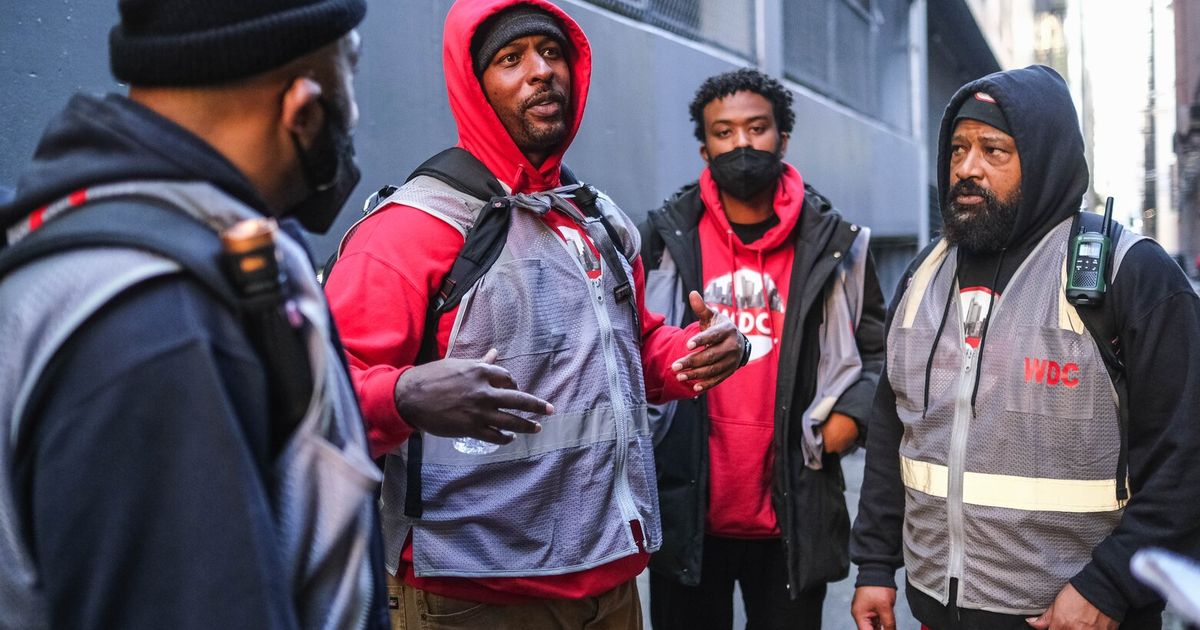 A new outreach team focuses on relieving disorder on Third Avenue