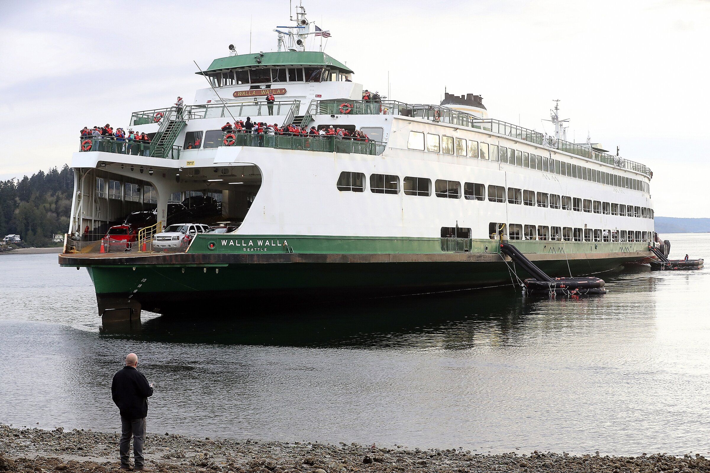 Beached ferry reminder of WA's aging fleet as state struggles to