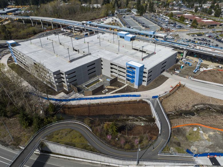 경전철 기대 속 린우드 트랜짓 5층 건물 주차장 개장