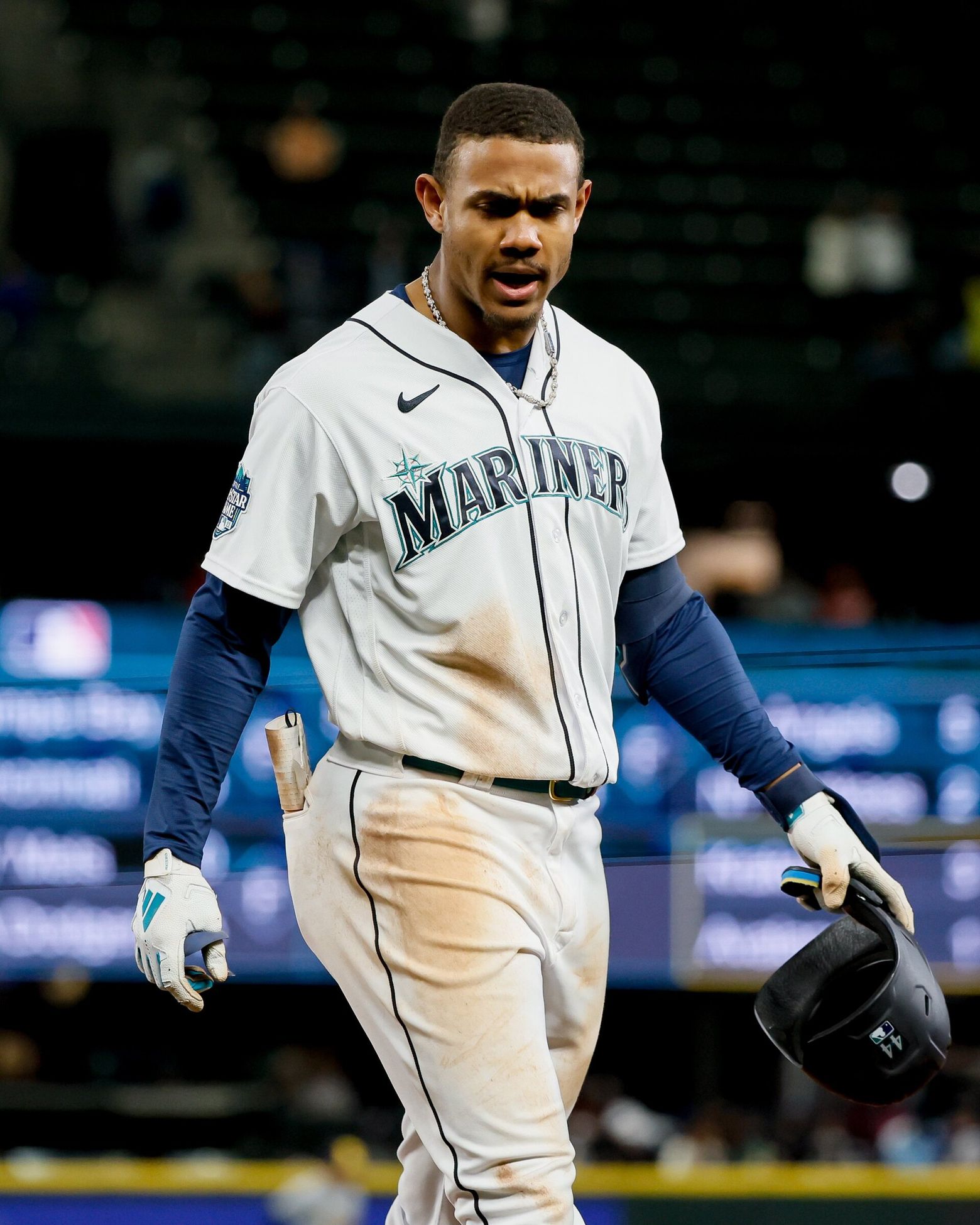 Mariners fall to Brewers for another extra-innings loss