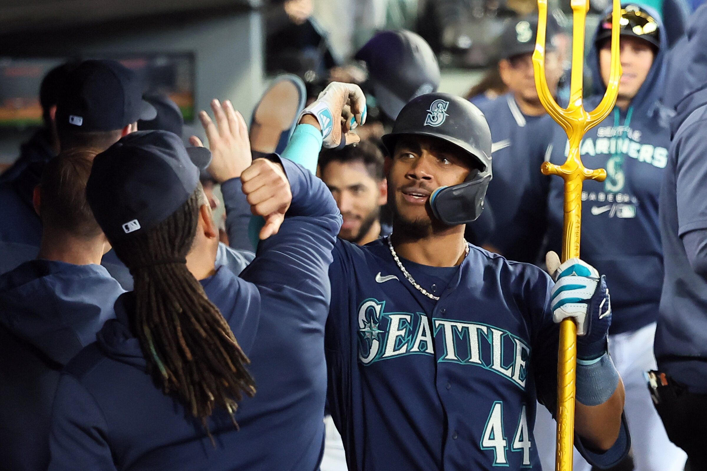 Mariners up the ante on home-run celebrations with trident | The