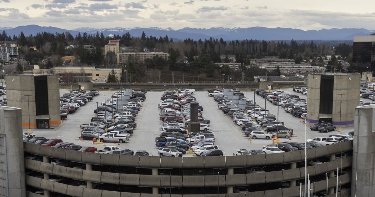 SeaTac’s parking garage is huge, pricey and almost always mostly full