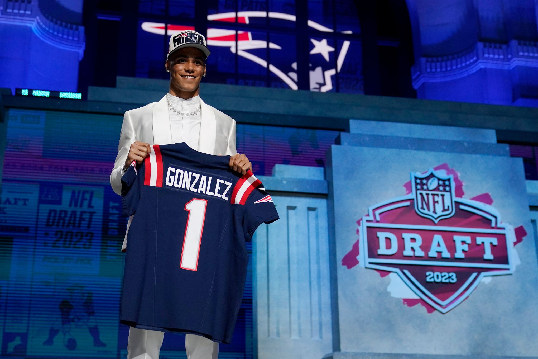 7-round mock draft: Trade-happy Patriots add several instant