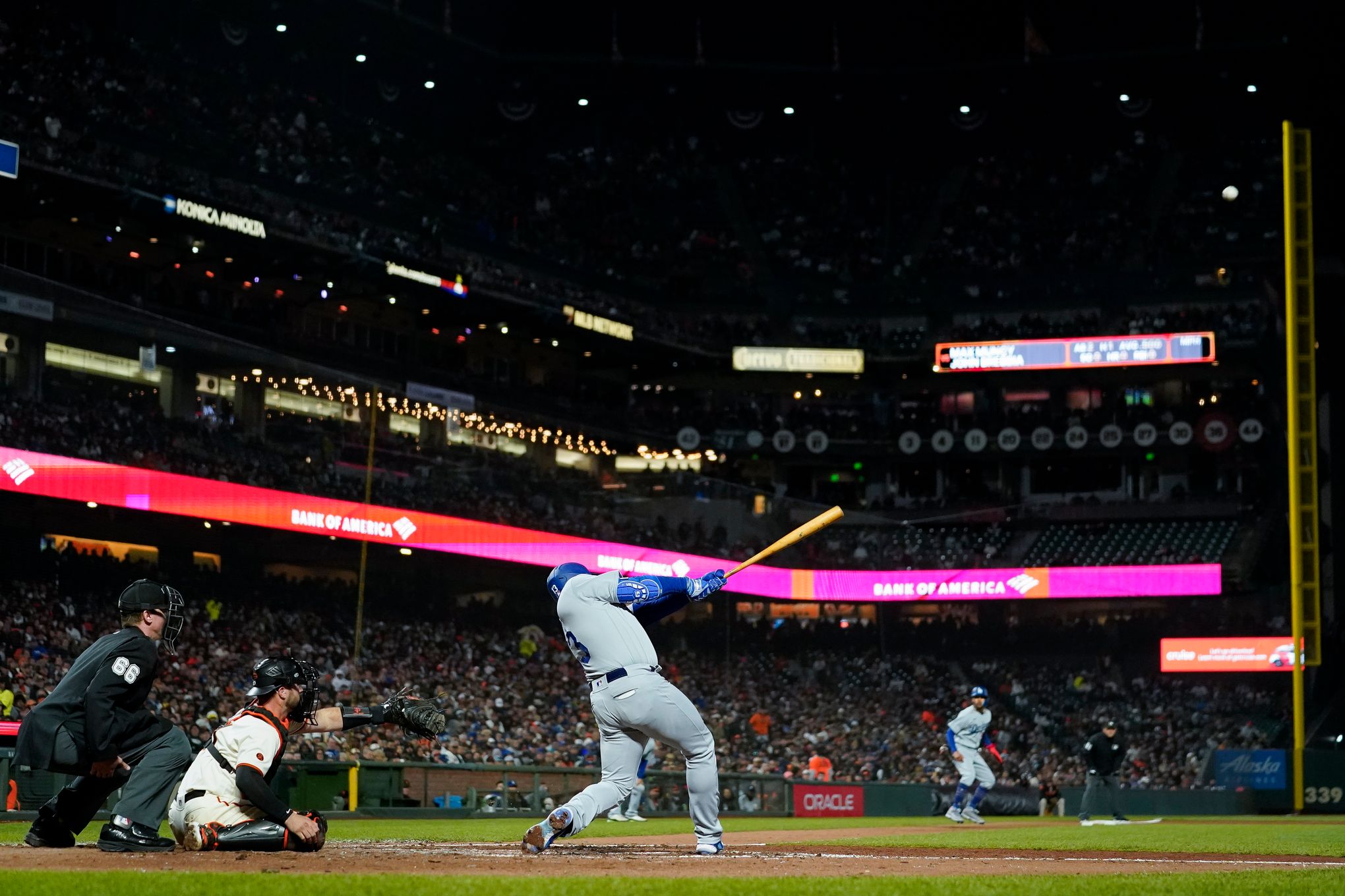 Dodgers and Giants Face Off at Oracle Park - The New York Times