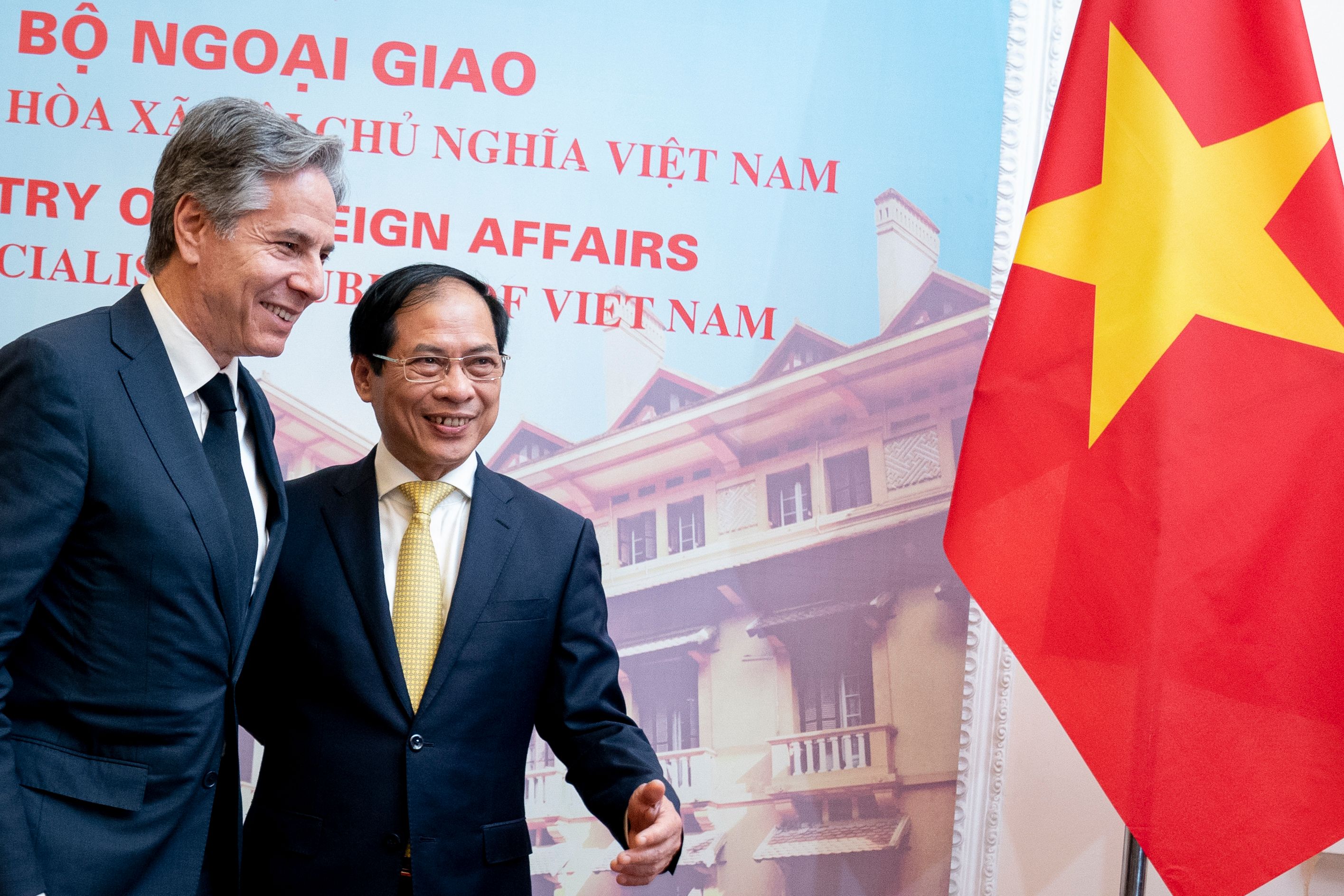 US, Vietnam Pledge To Boost Ties As Blinken Visits Hanoi | The Seattle ...