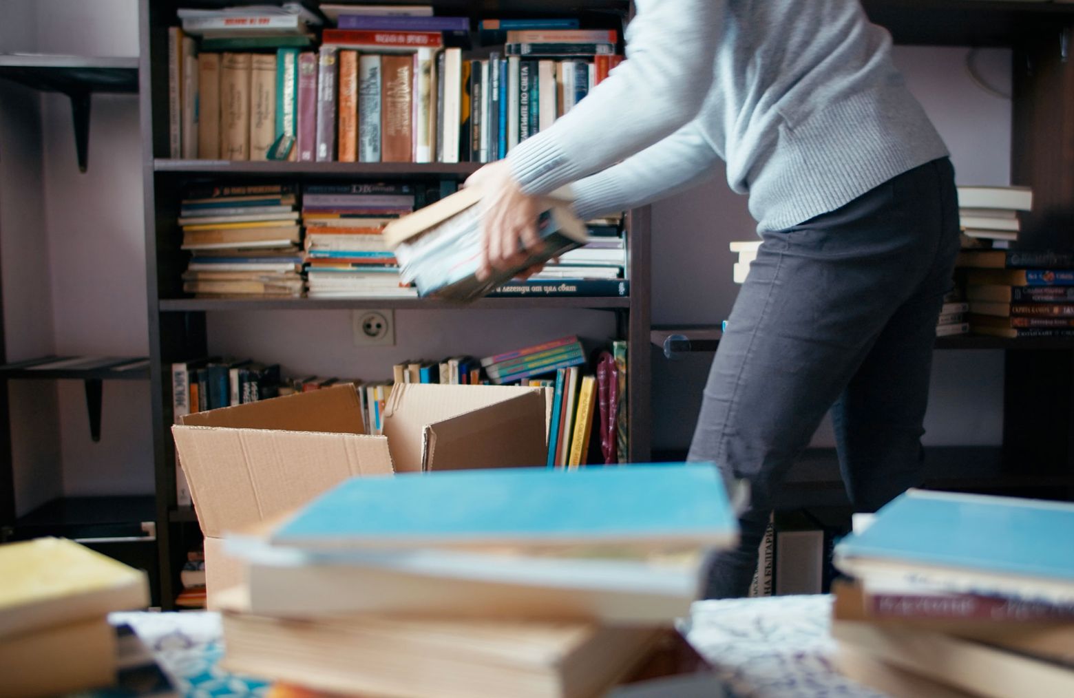 5 Downsizing Tips for Small Apartment Life