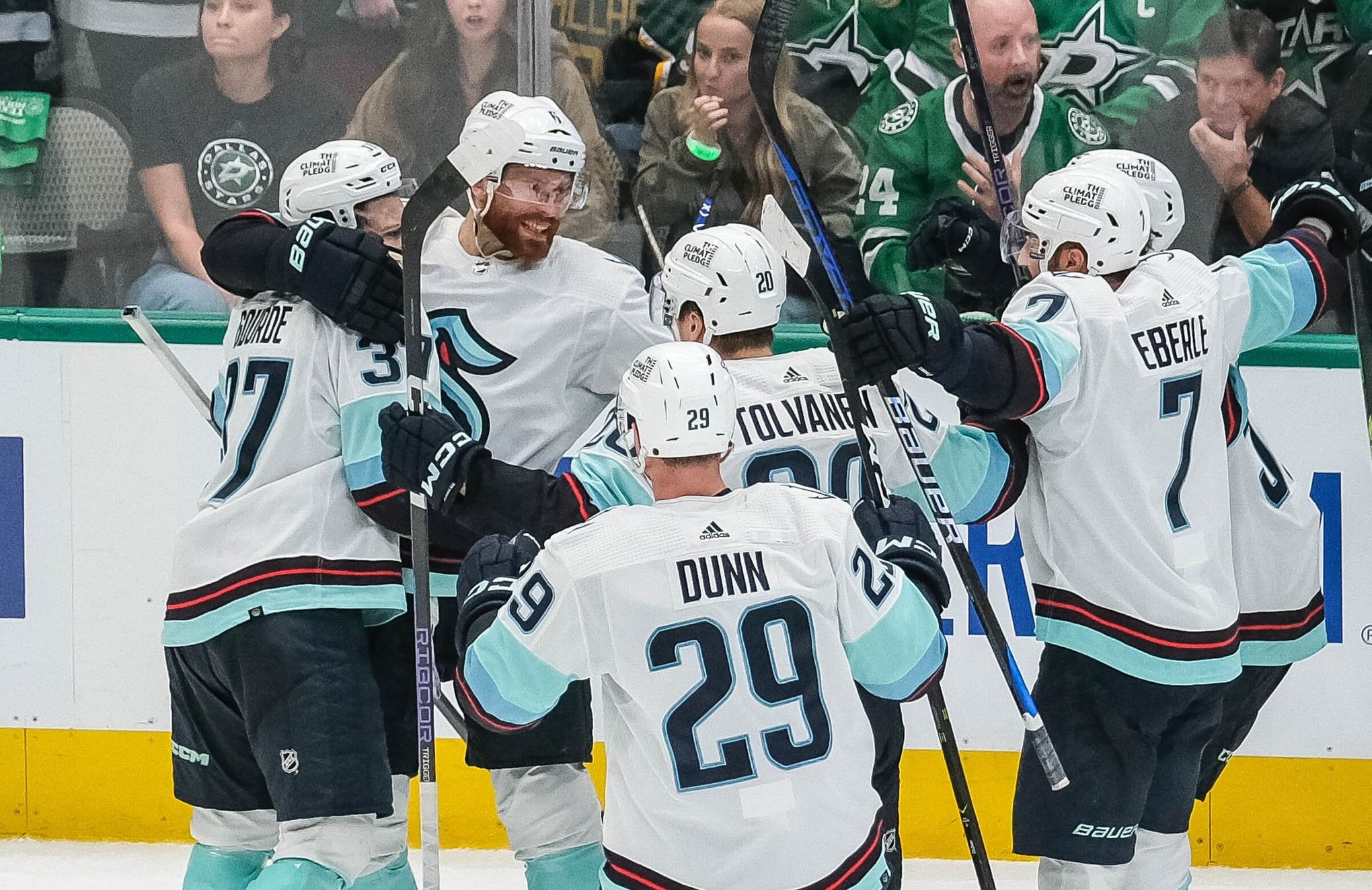 Dallas Stars sport snazzy Texas Rangers-themed jerseys for warmups