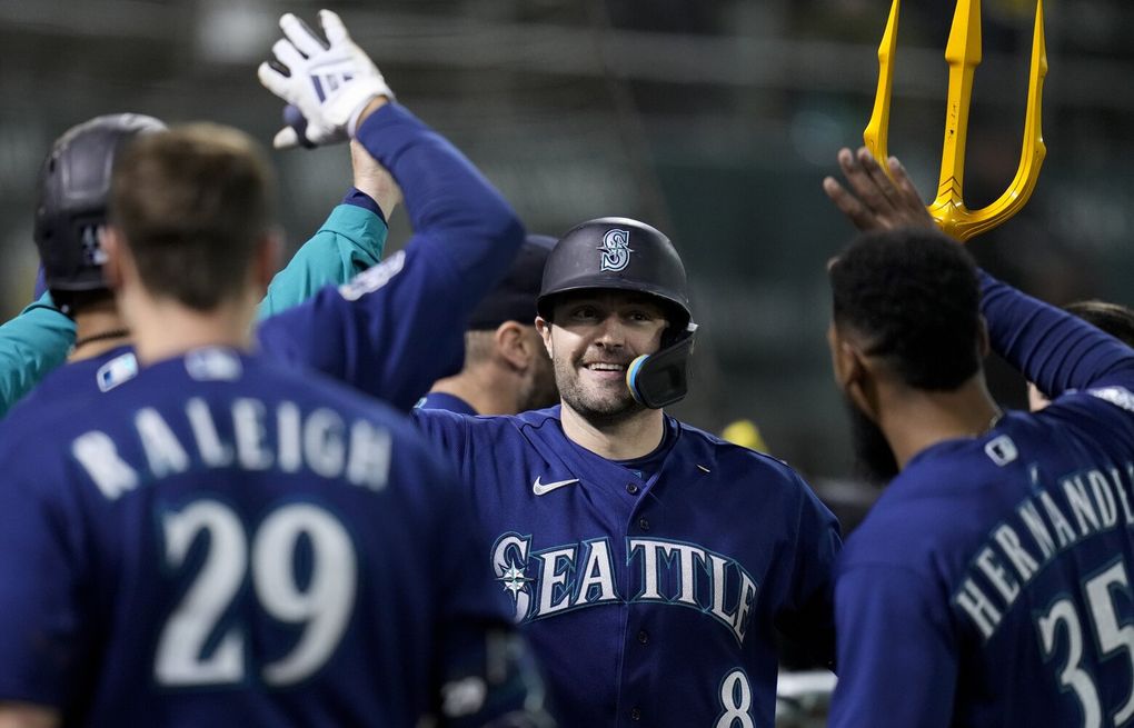 AJ Pollock, Eugenia Suárez homer late, Mariners beat A's 7-2 in 10