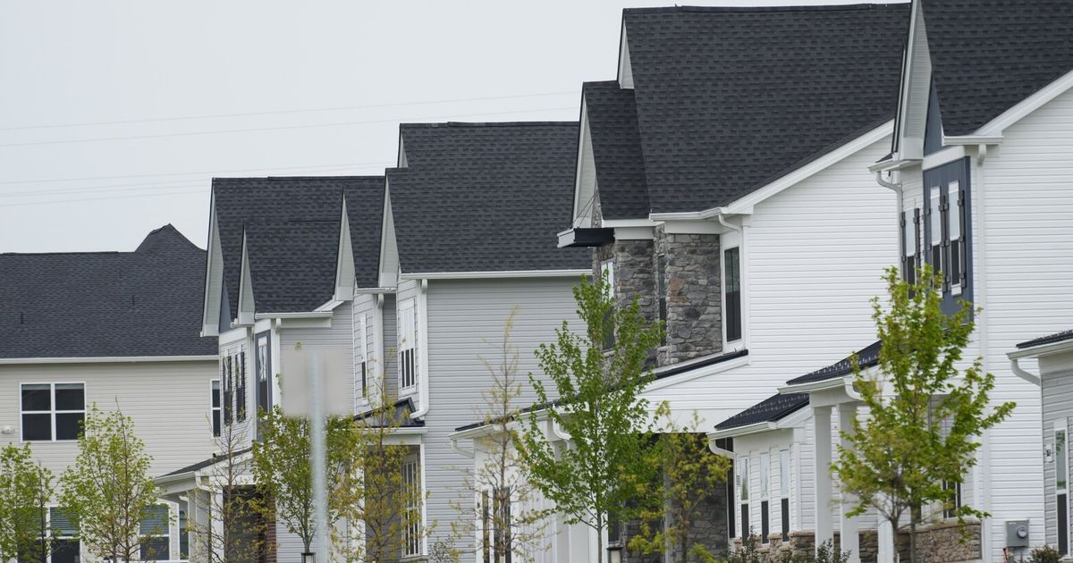 Average long-term US mortgage rate slips to 6.39% this week