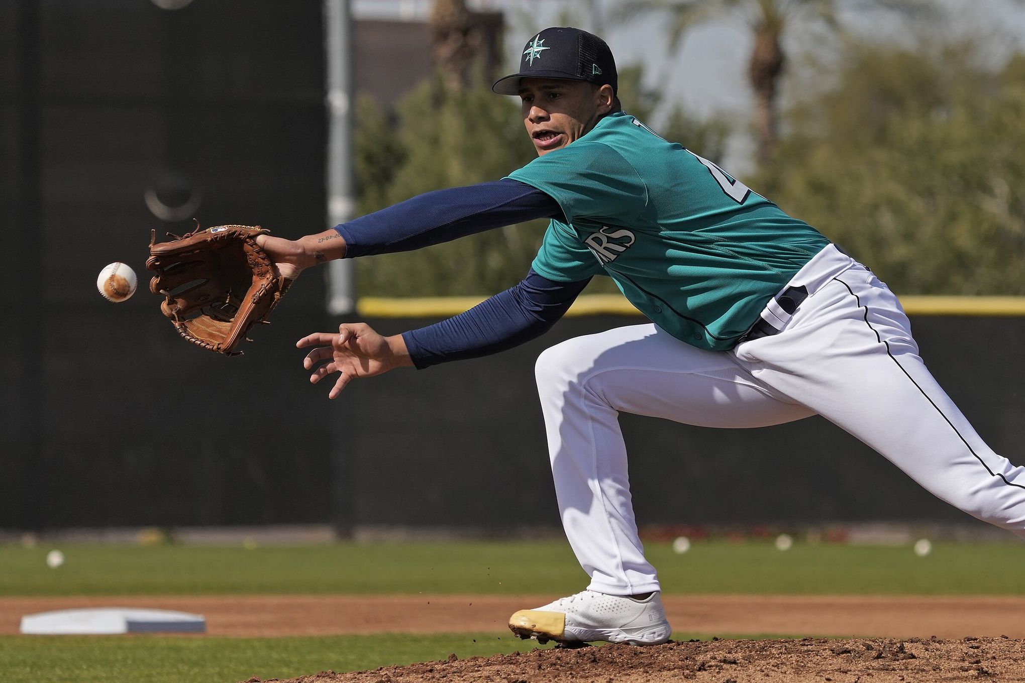 Seattle Mariners to Lose Penn Murfee Out of Bullpen For a While Because of  Elbow Injury - Fastball