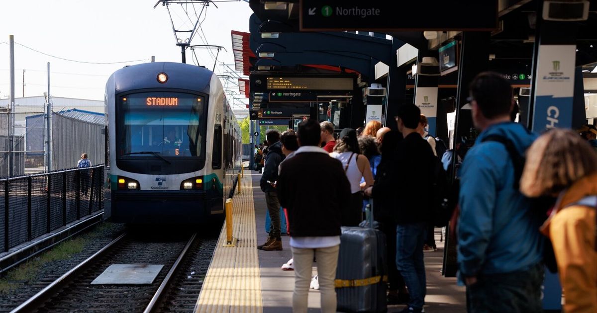 After ceiling puncture, Seattle light rail resuming normal service ...
