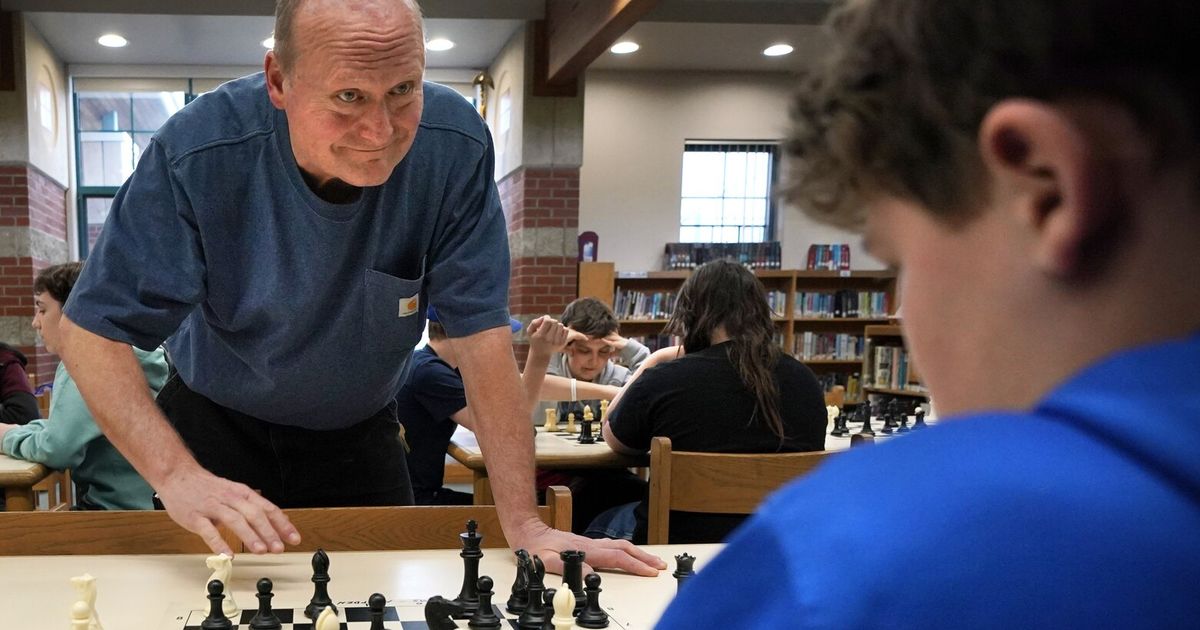 Checkmate: top chess players live longer - School of Economics