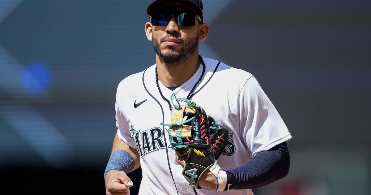 Mariners’ Jose Caballero earning respect (and playing time) in first