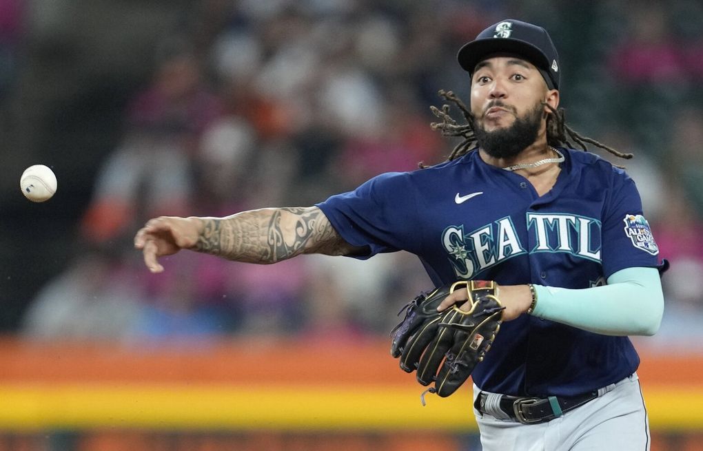 Swollen finger has Mariners shortstop J.P. Crawford on the bench and  frustrated