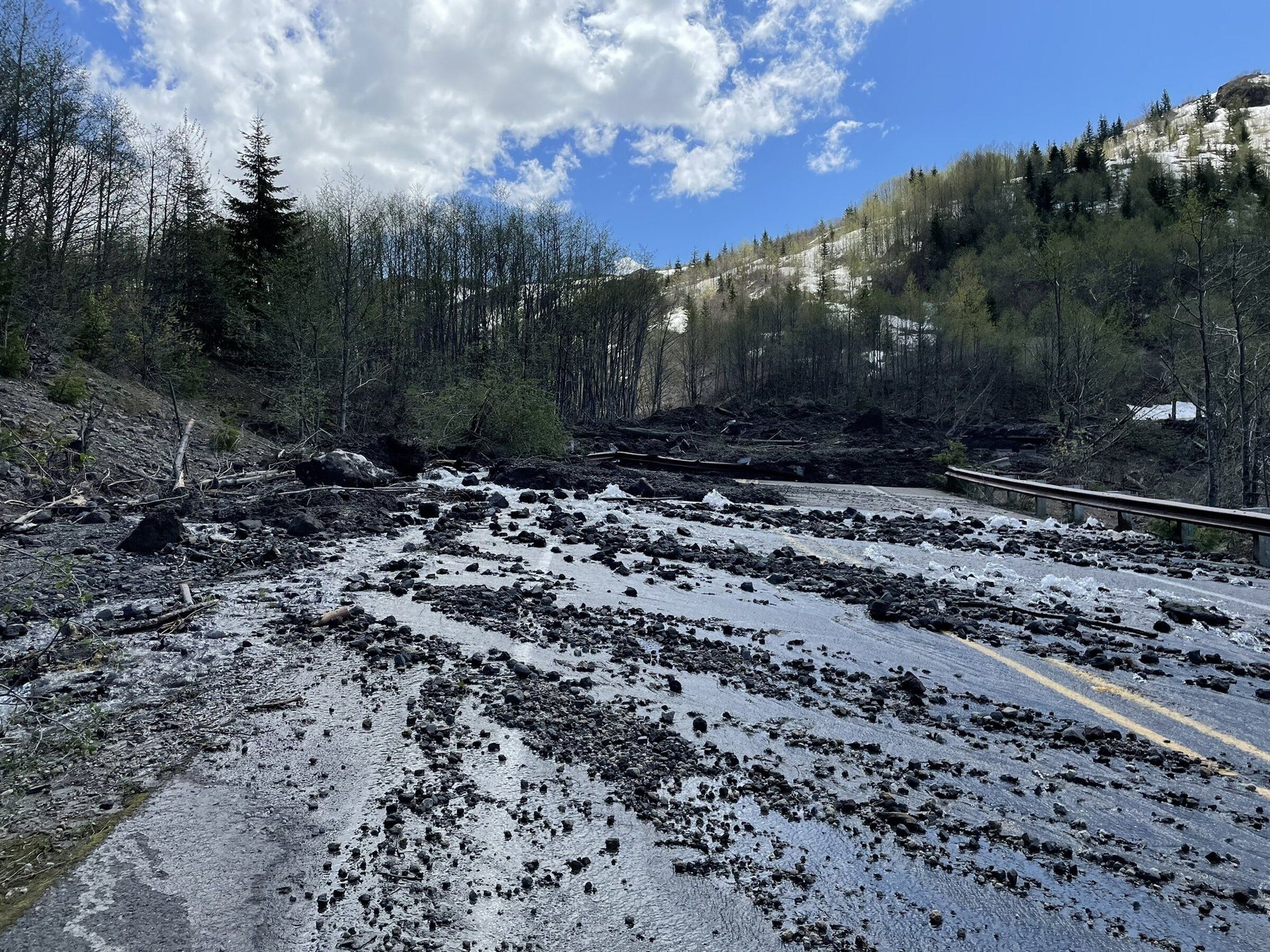 Ahead of Mount St. Helens eruption anniversary landslide closes