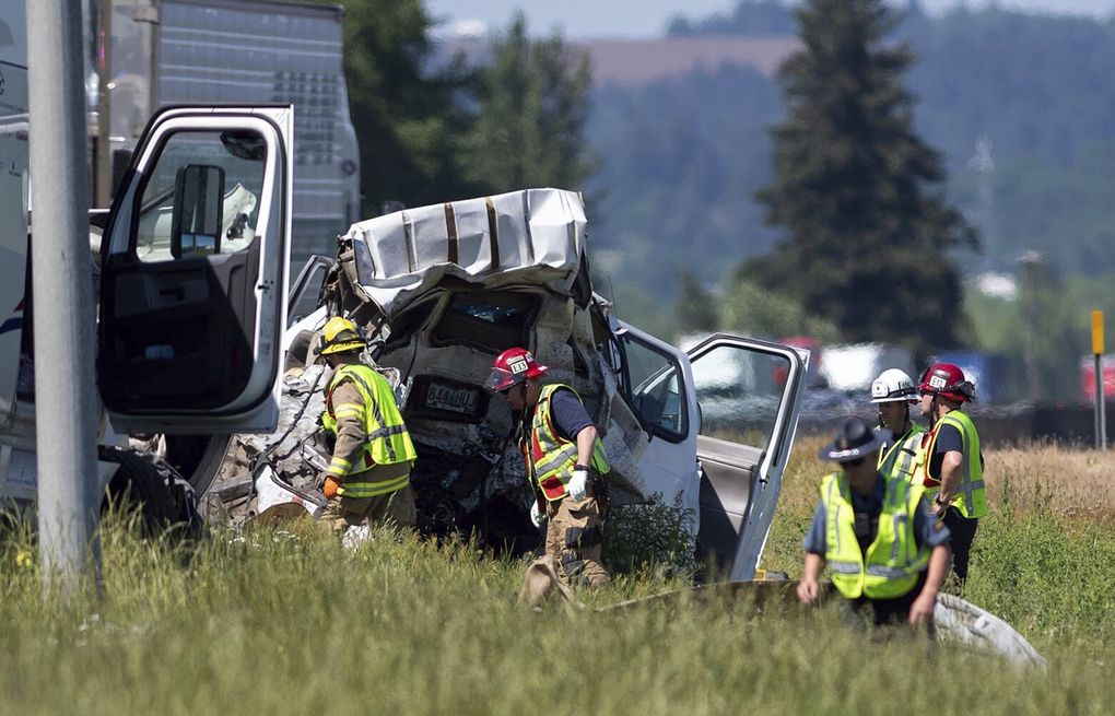 Driver killed, passenger injured in St. Paul crash