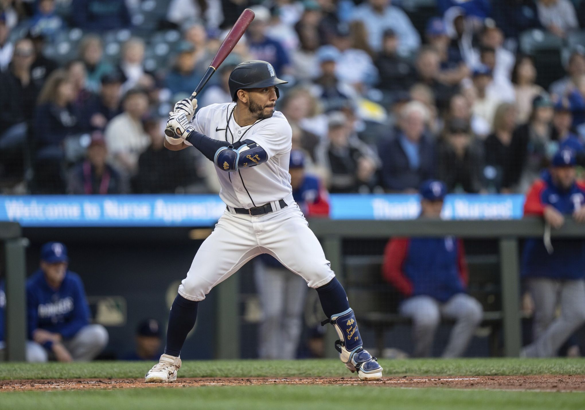 Mediocre' Mariners back to familiar .500 despite Kolten Wong's late-game  heroics