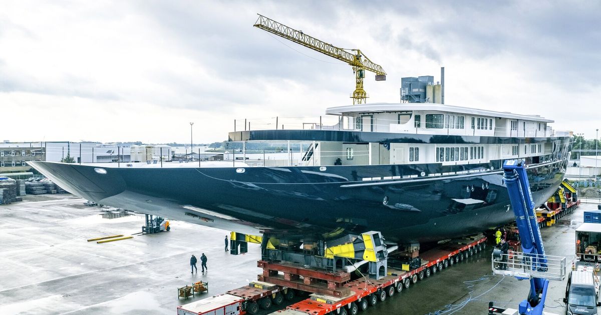 bezos yacht too big