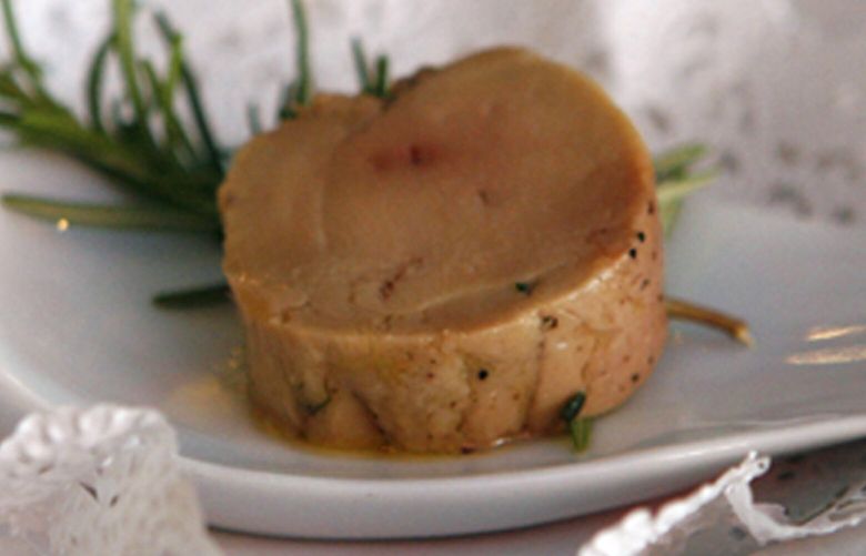 FILE – A serving of salt-cured fresh foie gras with herbs is displayed at Chef Didier Durand’s Cyrano’s Bistrot and Wine Bar in Chicago, Aug. 9, 2006. The Supreme Court is leaving in place a lower court ruling against duck liver lovers, declining Monday, May 22, 2023, to step in and hear a dispute over a California law that bars foie gras from being sold in the state. (AP Photo/M. Spencer Green, File) WX105 WX105