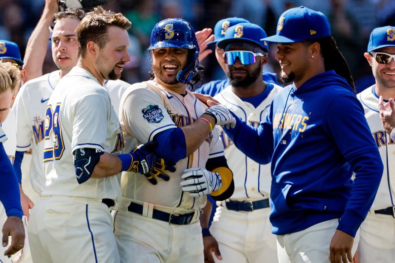 Eugenio Suarez lets the Mariners walk off in 10th with series win