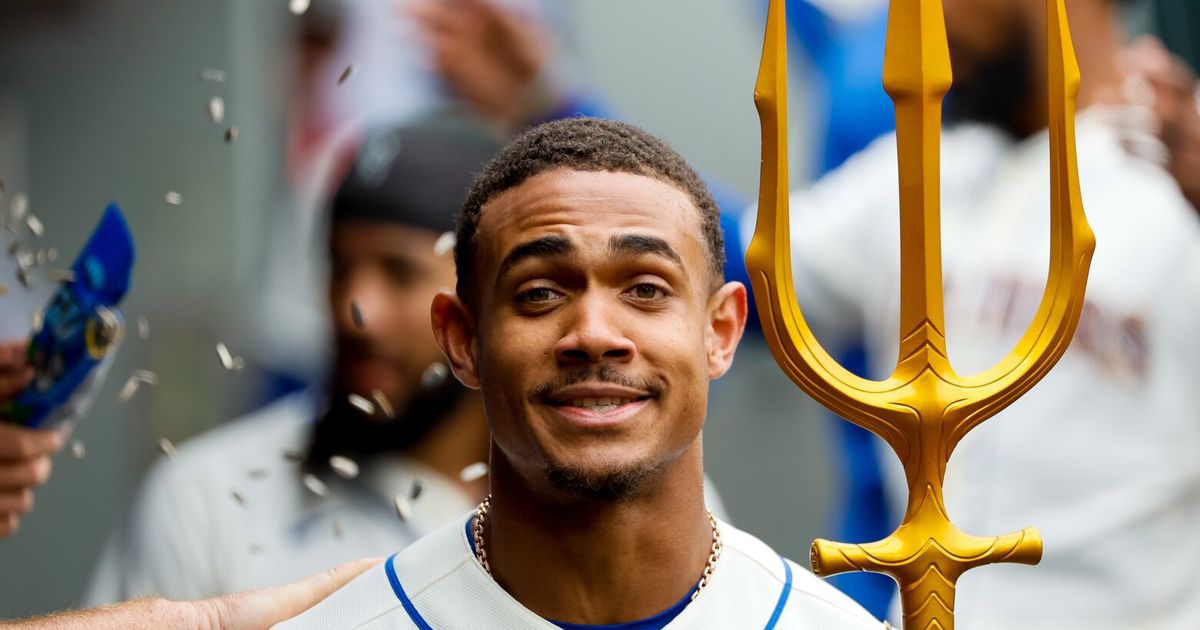 Photos: Mariners ward off Pirates in 10 | The Seattle Times