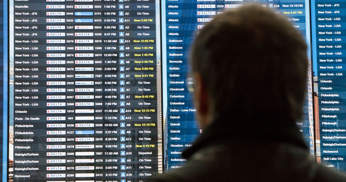 Biden seeks compensation for passengers for flight delays, cancellations