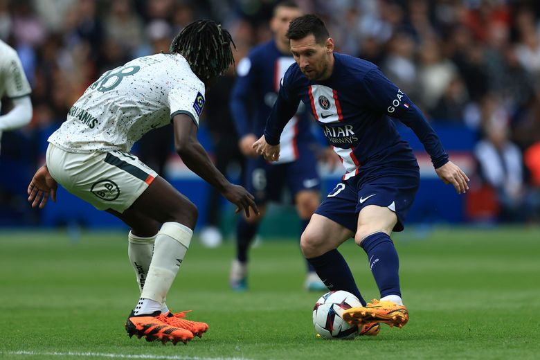 Lionel Messi back in training with PSG