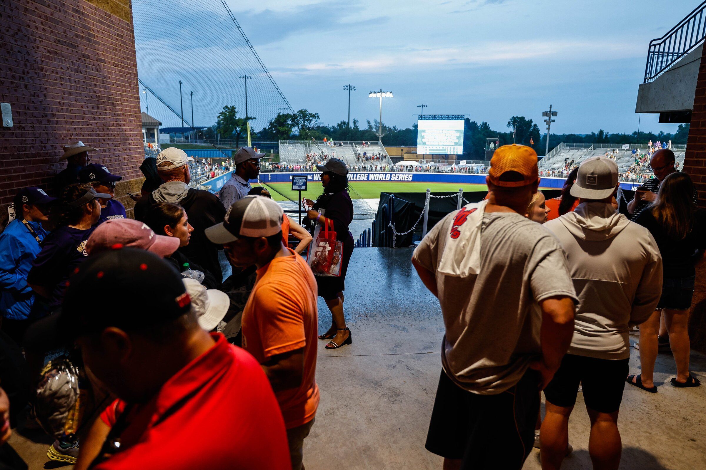 Stormy weather postpones Huskies' WCWS opener | The Seattle Times